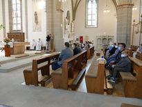 Familiengottesdienst mit den Kommunionkindern (Foto: Karl-Franz Thiede)